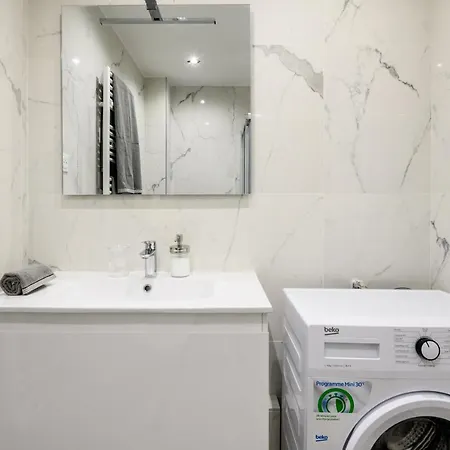 2 Guisol - Moderne 2 Pieces Port De アパート